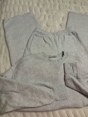 OFFLINE by aerie Light Gray Crewneck Sweatshirt & Jogger Set